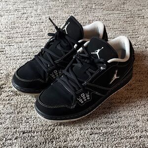 Kids Jordan’s 1 Flight Low